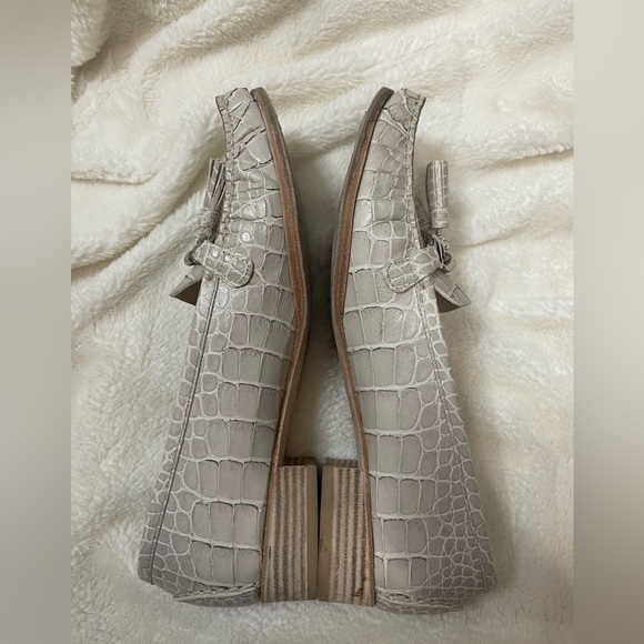 Stuart Weitzman Crocodile Print Beige Leather Loafer size 10.5 - Picture 5 of 10